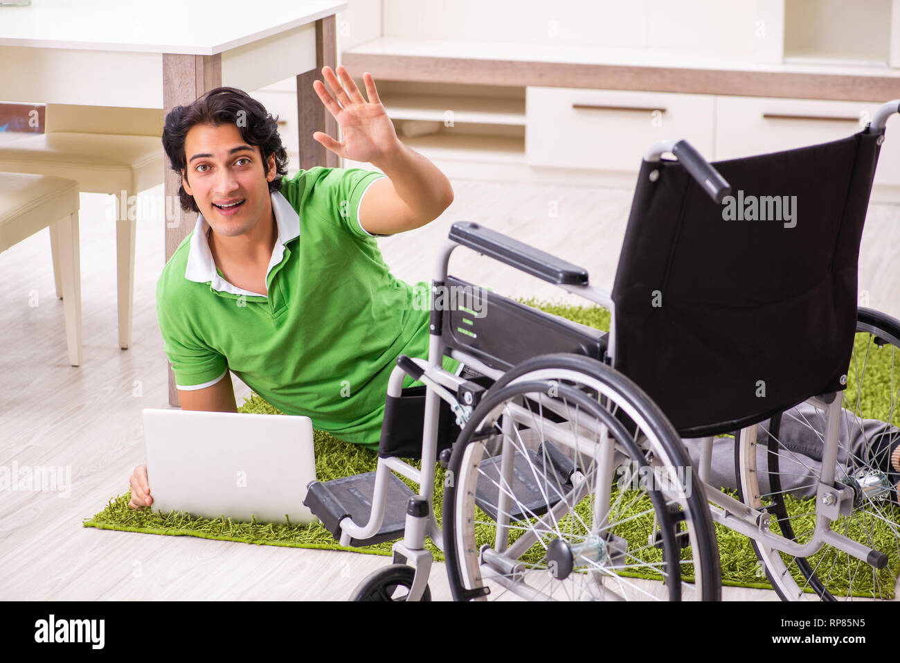 Wheelchair disabled hi hi-res stock photography and images - Alamy