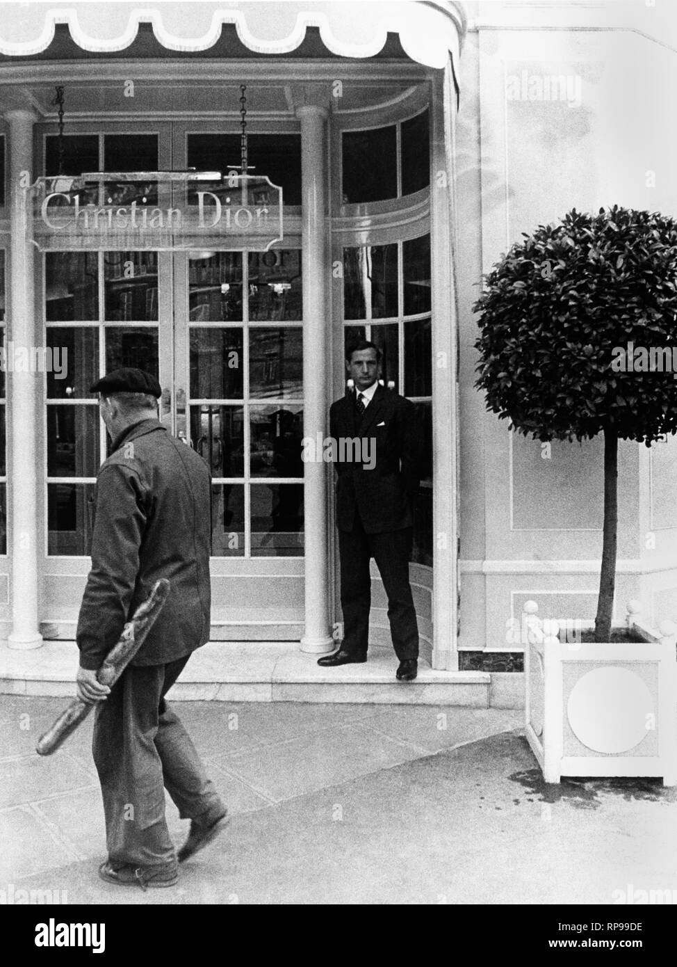 avenue montagne, botique of christian dior, paris, france 1960-70 Stock Photo