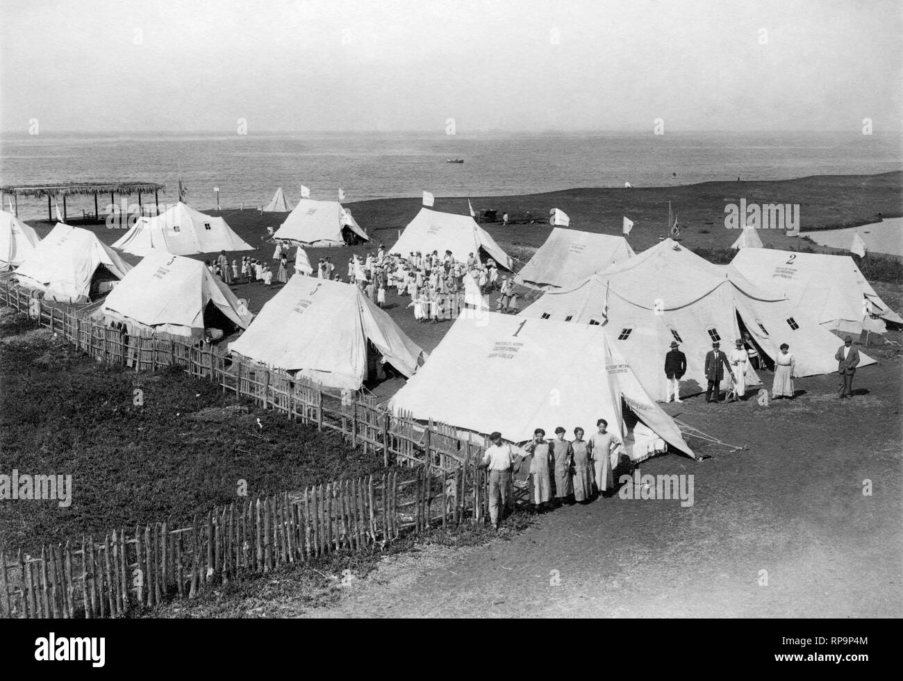 italy, ladispoli, seaside summer camp, encampment, tents, 1910-20 Stock Photo