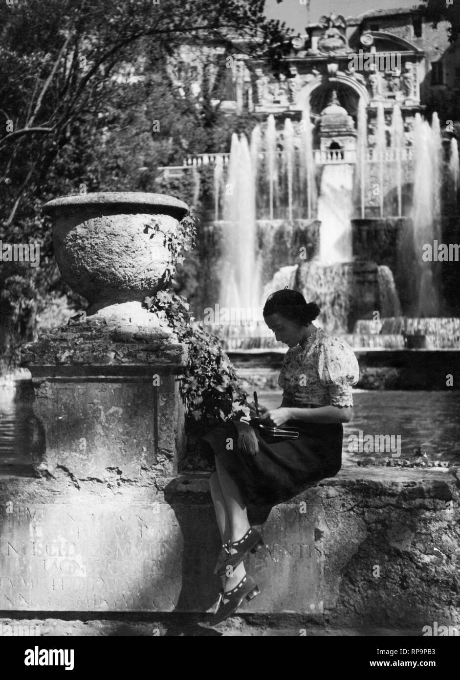 fountain, villa d'este, tivoli, lazio, italy 1952 Stock Photo