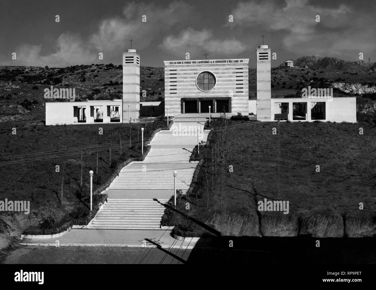 Parrocchia Beata Maria Vergine Di Loreto Vergine maria Black and White Stock Photos & Images - Alamy