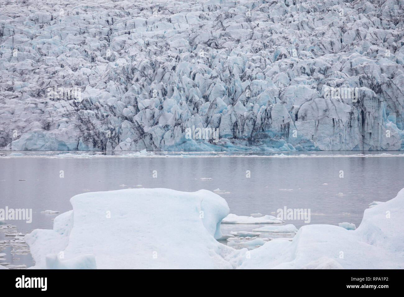 Gletschersee Fjallsárlón, Fjallsarlon, Gletscherlagune am Gletscher Fjallsjökull, Gletscherzunge, Gletschereis, Eis, Eisschollen, Vatnajökull National Stock Photo