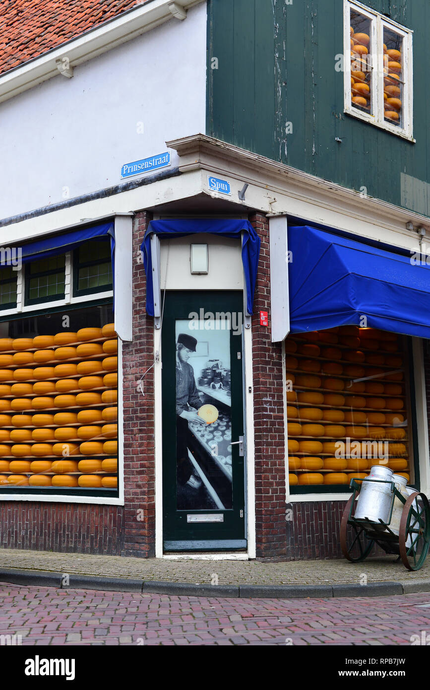 Cheese shop in the centre of the historic town of Edam, North Holland, The Netherlands Stock Photo