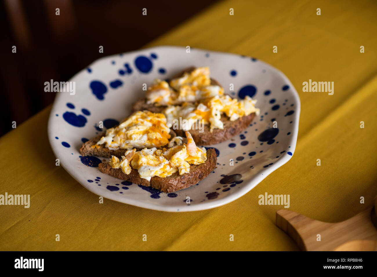 scrambled eggs toast Stock Photo - Alamy