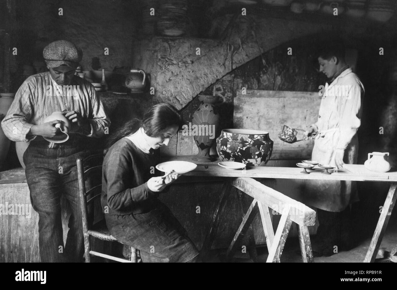 craft laboratory, albisola, liguria, italy 1920 Stock Photo