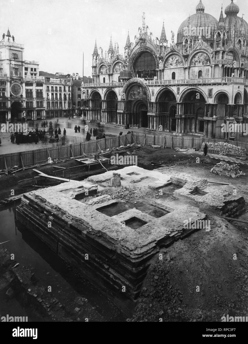 italy, veneto, venice, piazza san marco, block of the base of the bell tower after the collapse, 1902 Stock Photo