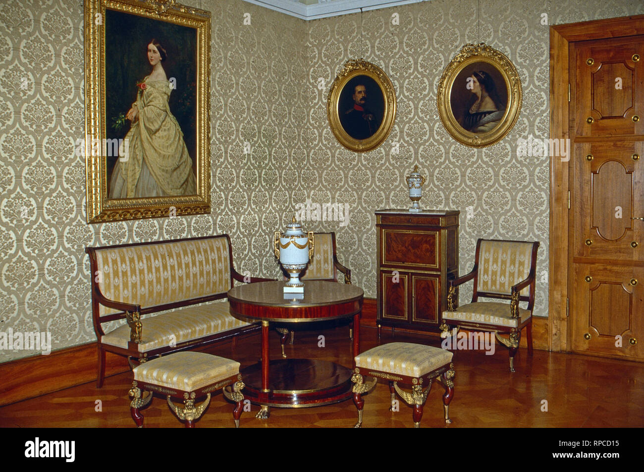 Salon im Schloss Sigmaringen - Burg Hohenzollern, Deutschland 1986. Hall at the Castle Sigmaringen - Castle Hohenzollern, Germany 1986. Stock Photo