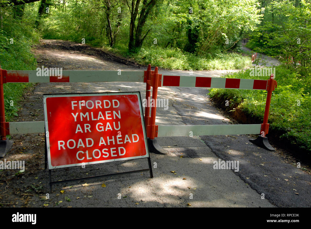 Road sign 'Road ahead closed' in two languages, English and Welsh. Stock Photo