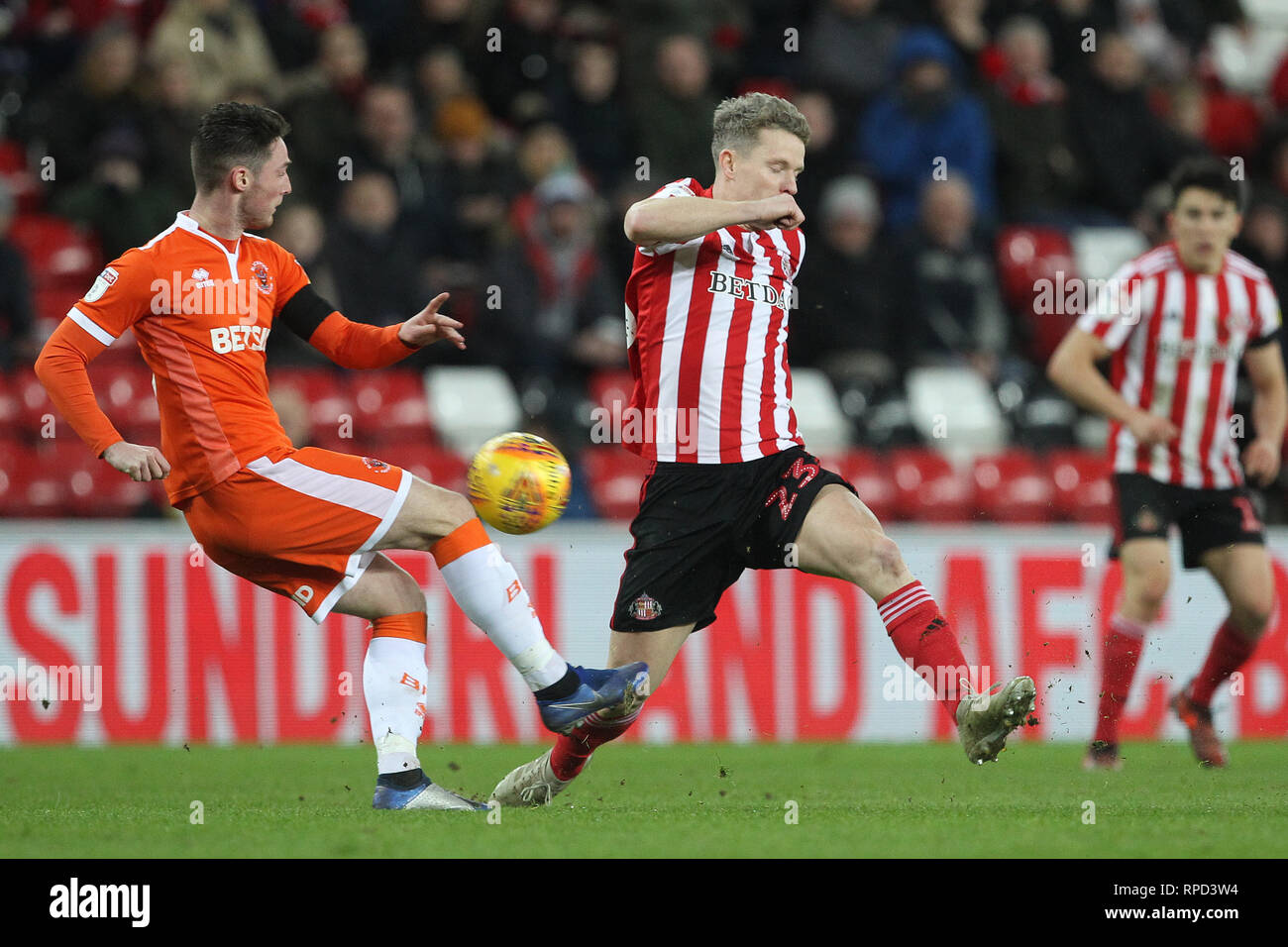SUNDERLAND, UK. 12TH FEBRUARY. Jordan Thompson of Blackpool and Grant Leadbitter of Sunderland during the Sky Bet League 1 match between Sunderland and Blackpool at the Stadium Of Light, Sunderland on Tuesday 12th February 2019. (Credit: Mark Fletcher | MI News) Stock Photo