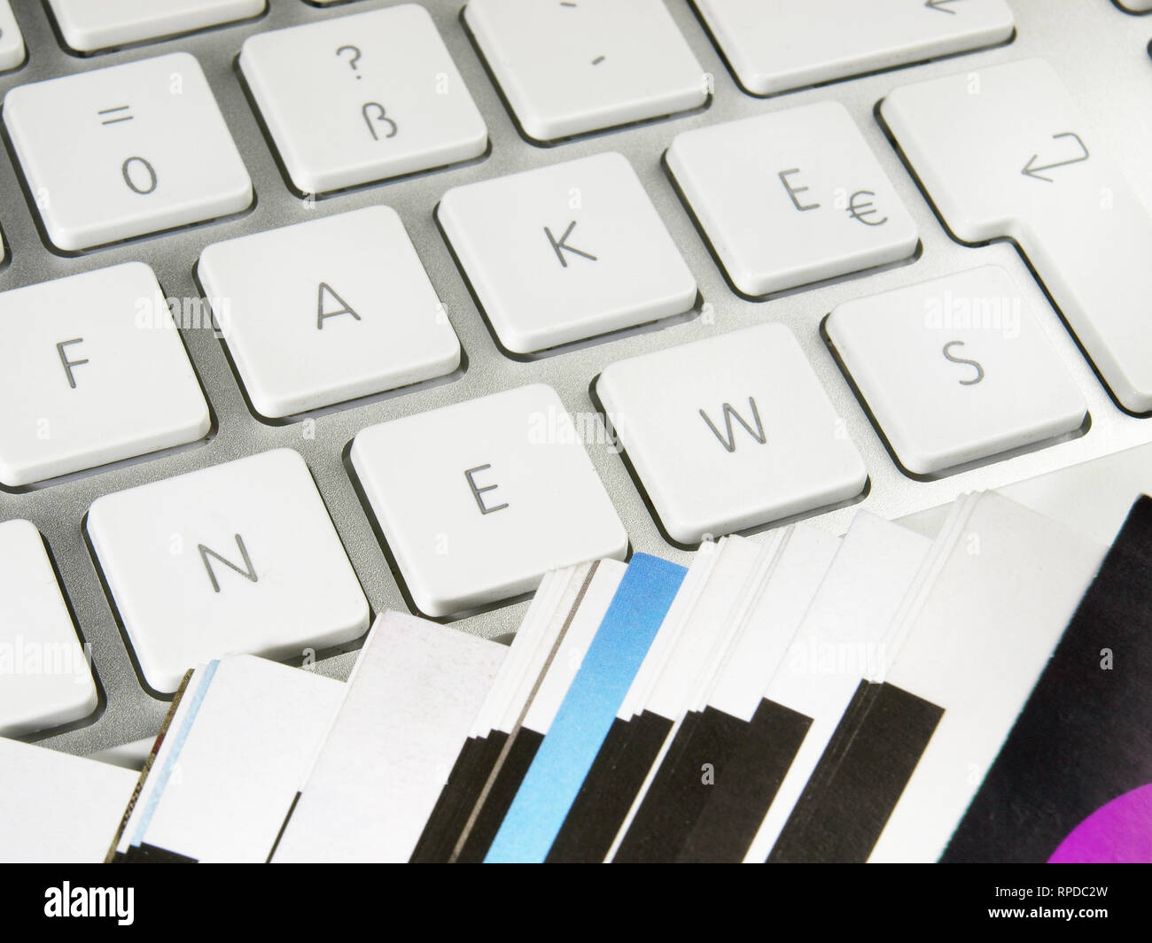 Fake news web hires stock photography and images Alamy