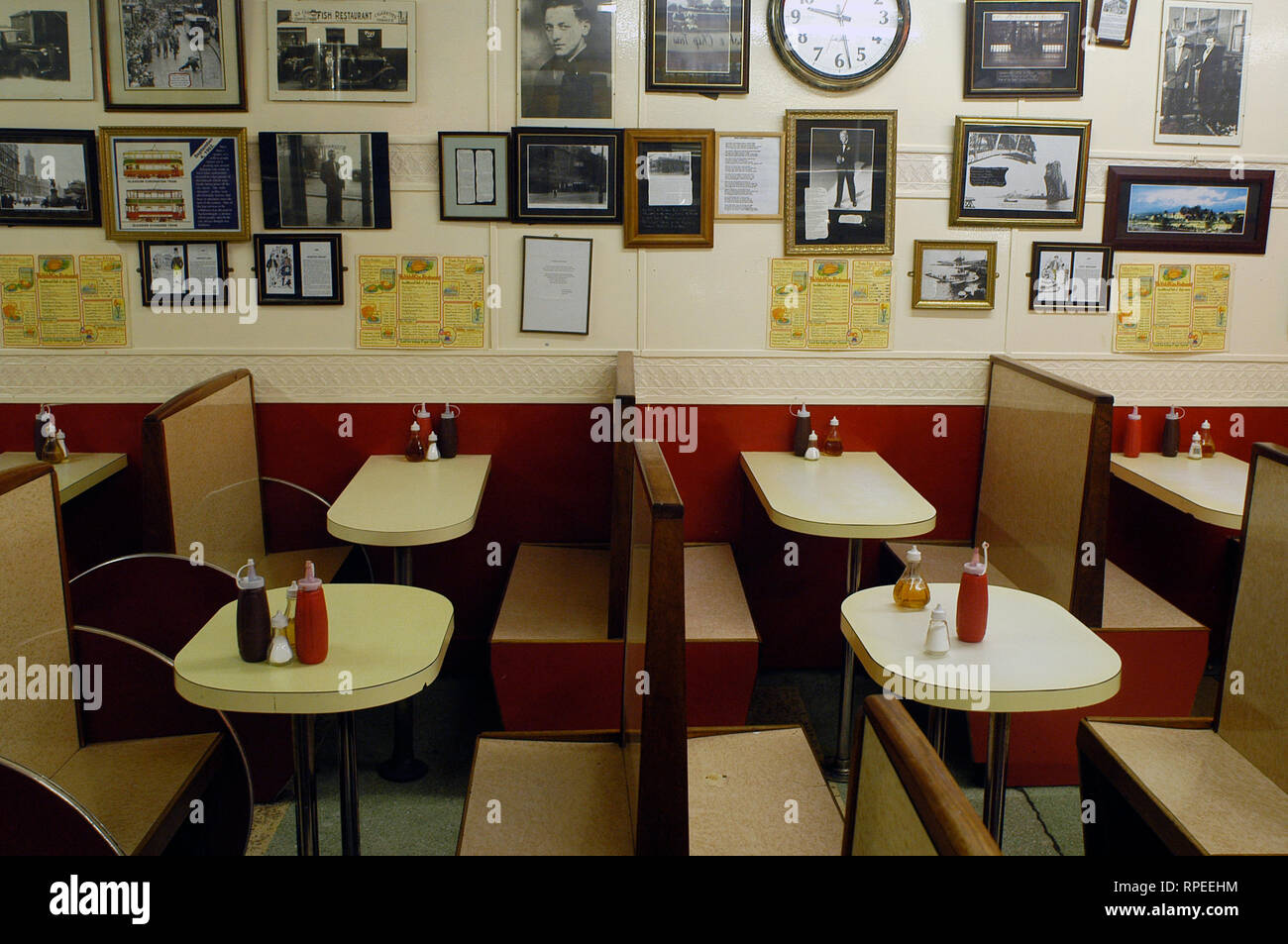 Gastronomy tourism: 'The Val D'oro', the oldest Fish & Chips store in Glasgow, Scotland, United Kingdom Stock Photo