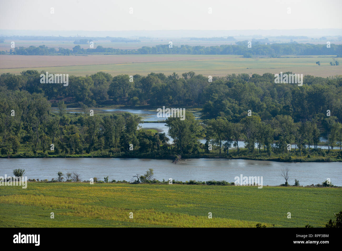 USA, Nebraska, Omaha Tribe Reservation, Omaha land at Missouri river in Nebraska and Iowa , view from Nebraska Side to corn and soybean fields in Iowa Stock Photo