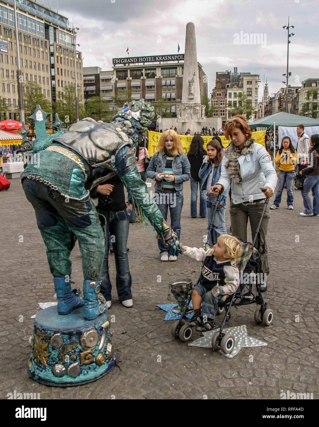 October 9, 2005 - Amsterdam, The Netherlands - Costumed street performers  in Dam Square in Amsterdam, the Netherlands attract young children. (Credit  Image: © Arnold Drapkin/ZUMA Wire Stock Photo - Alamy
