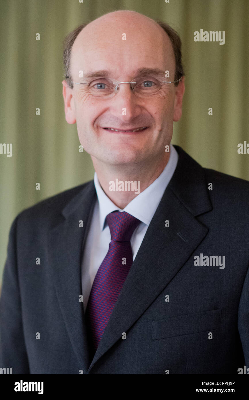 Hannover, Germany. 22nd Feb, 2019. Andrew Manze, Chief Conductor of the NDR  Radiophilharmonie, is standing in the Lower Saxony State Broadcasting House  of the North German Radio NDR after his contract extension.