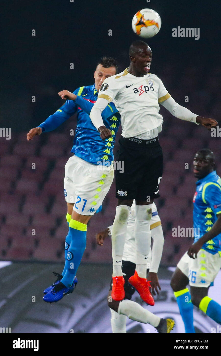 Naples, Italy. 21st Feb, 2019. Napoli, Campania, Italy, 2019-02-21, San Paolo Stadium, Europa League football match SSC Napoli - FC Zurich in pictures Vlad Chiriches defender of ssc napoli contend the ball Assan Ceesay striker of Zurigo, the final result of the match is 2-0 for ssc napoli (Antonio Balasco - Pacific Press) Credit: Antonio Balasco/Pacific Press/Alamy Live News Stock Photo