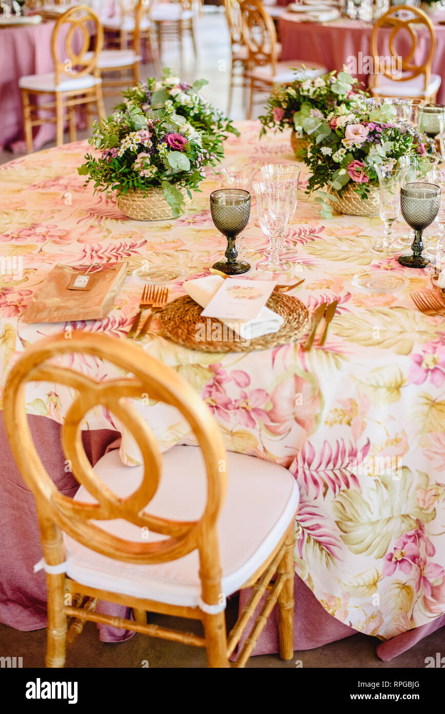 table cutlery arrangements