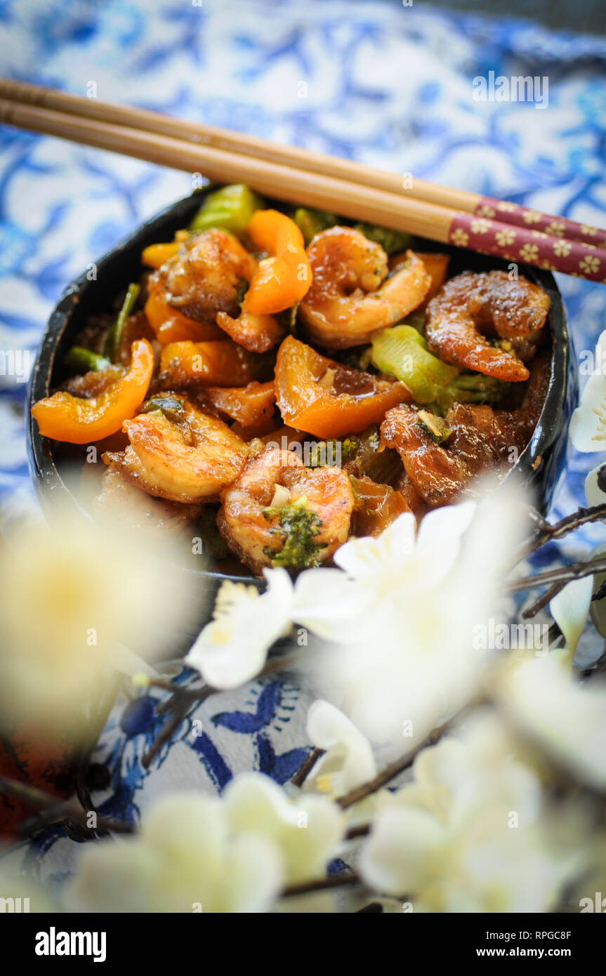 Mongolian shrimp served in a dark bowl Stock Photo - Alamy