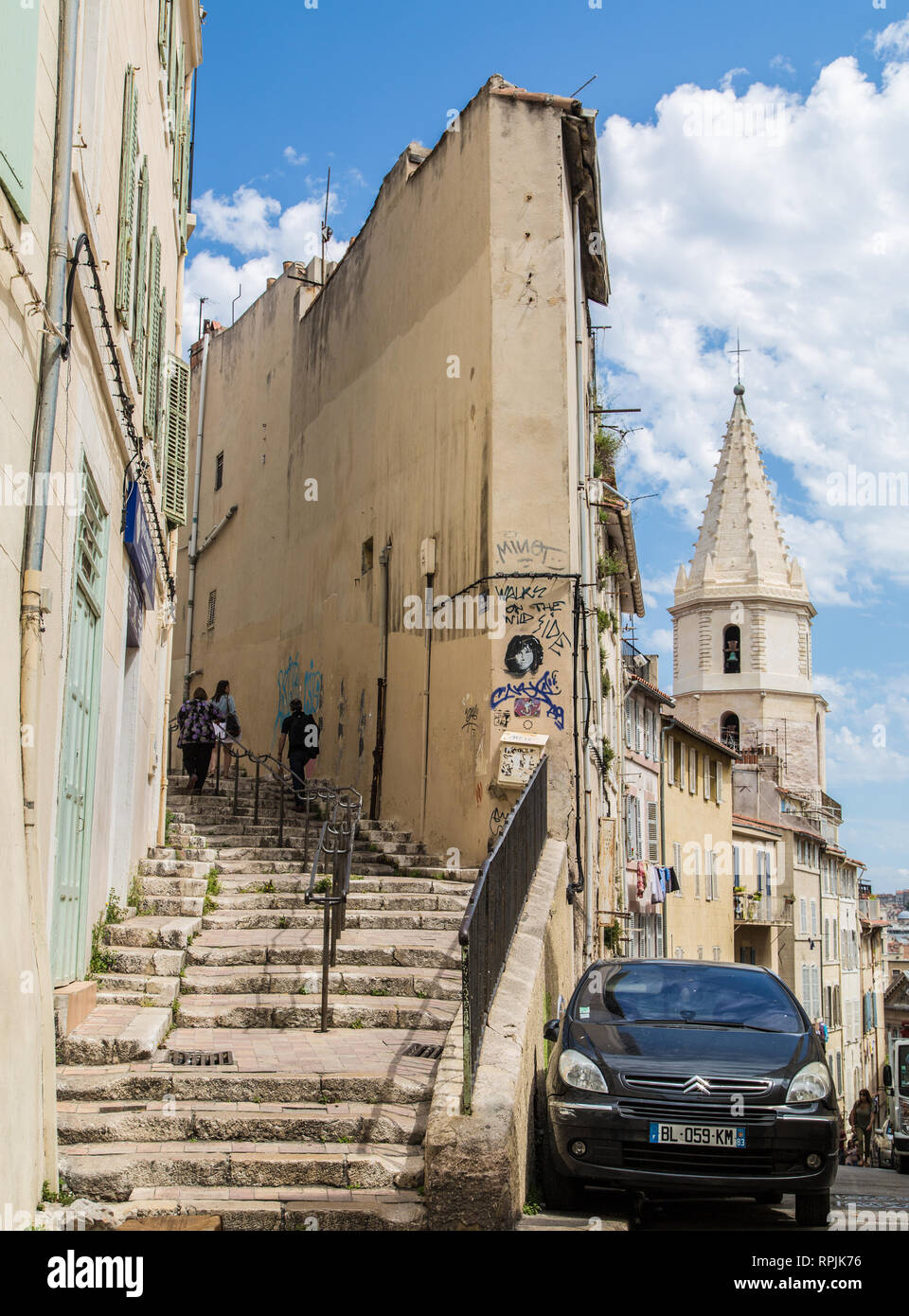 Steps leading up to one of the many narrow, charming street of the old  Panier quarter in Marseille, France, at the Vieux Port Stock Photo - Alamy