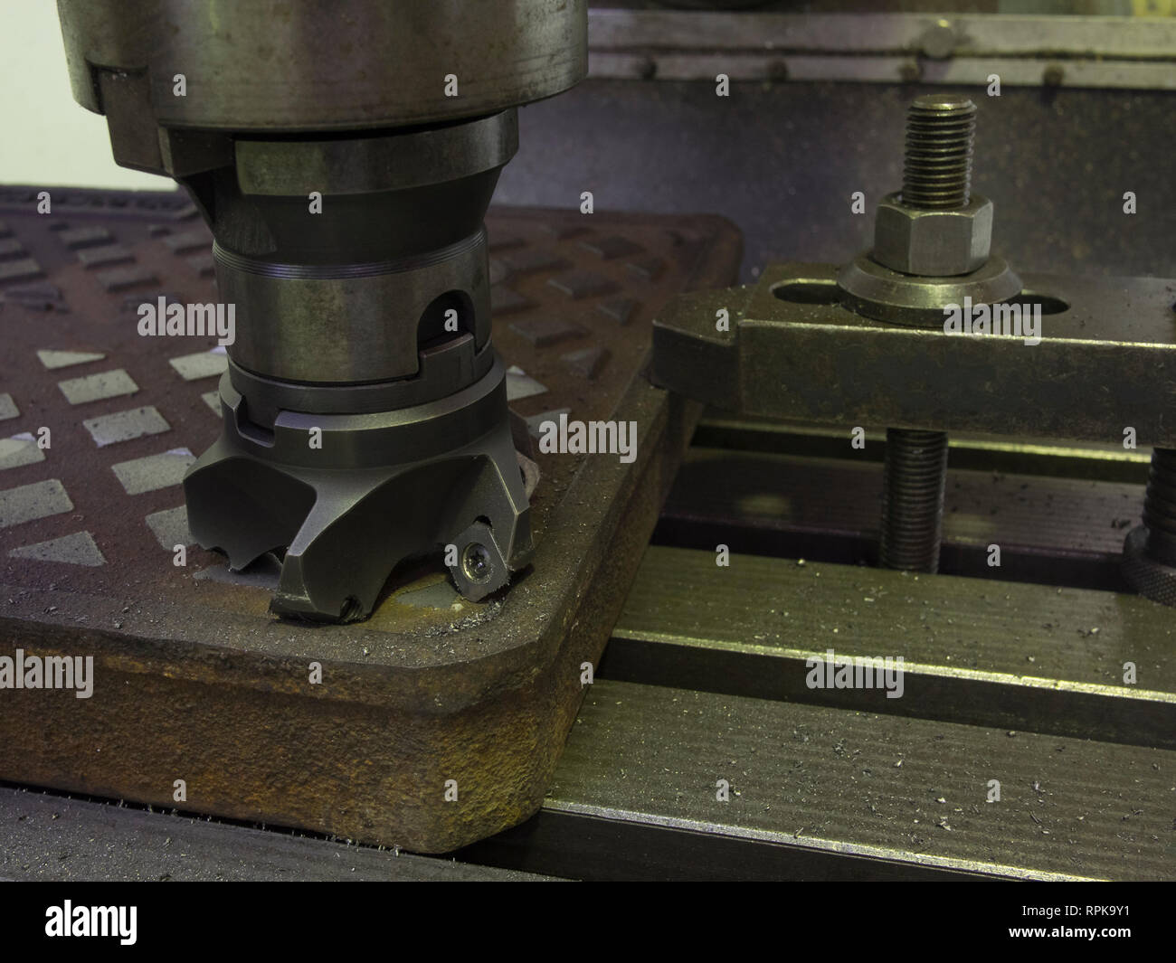 face milling tools with carbide inserts ready to work on a metal plate
