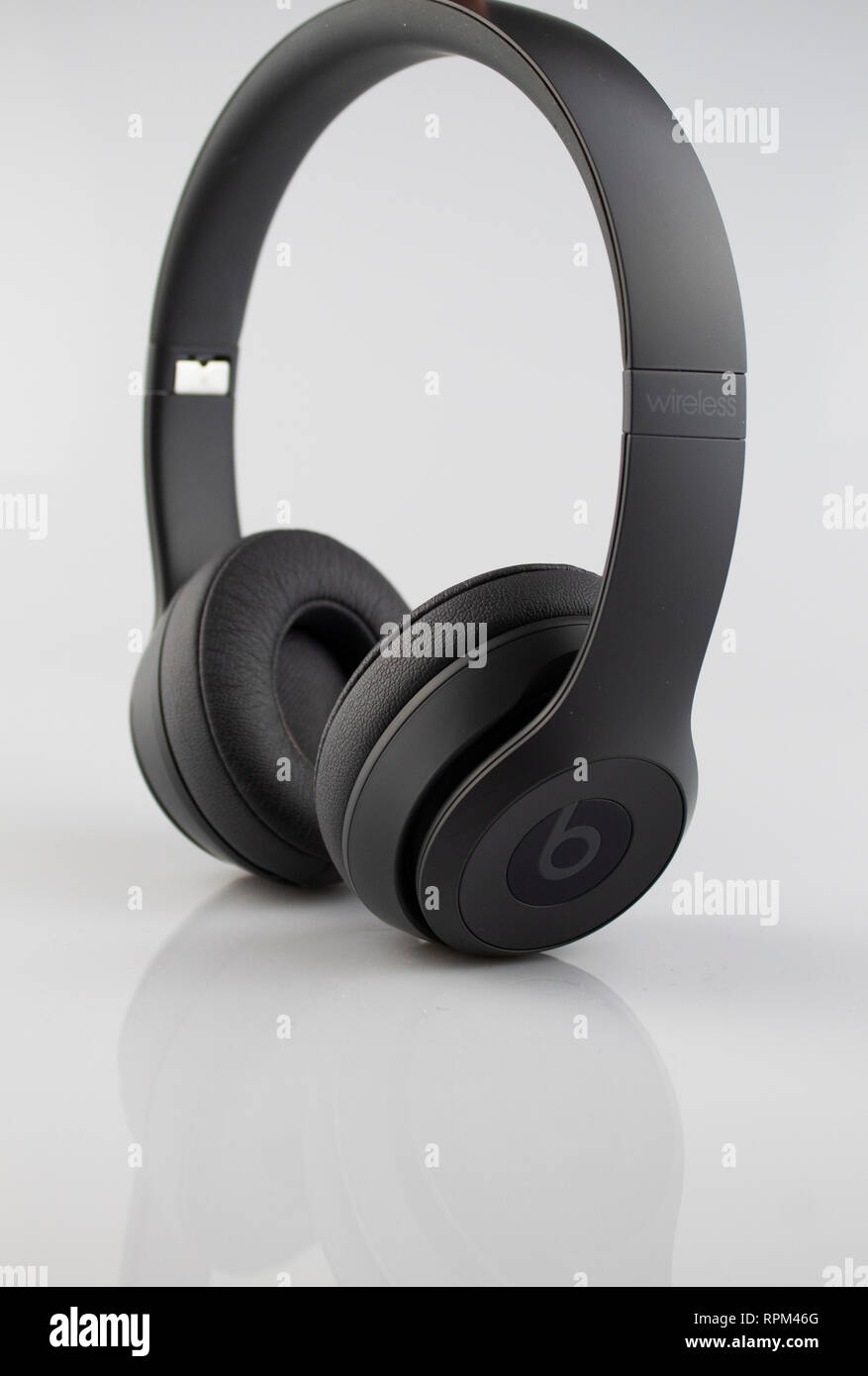 Beats Headphone High Resolution Stock Photography and Images - Alamy