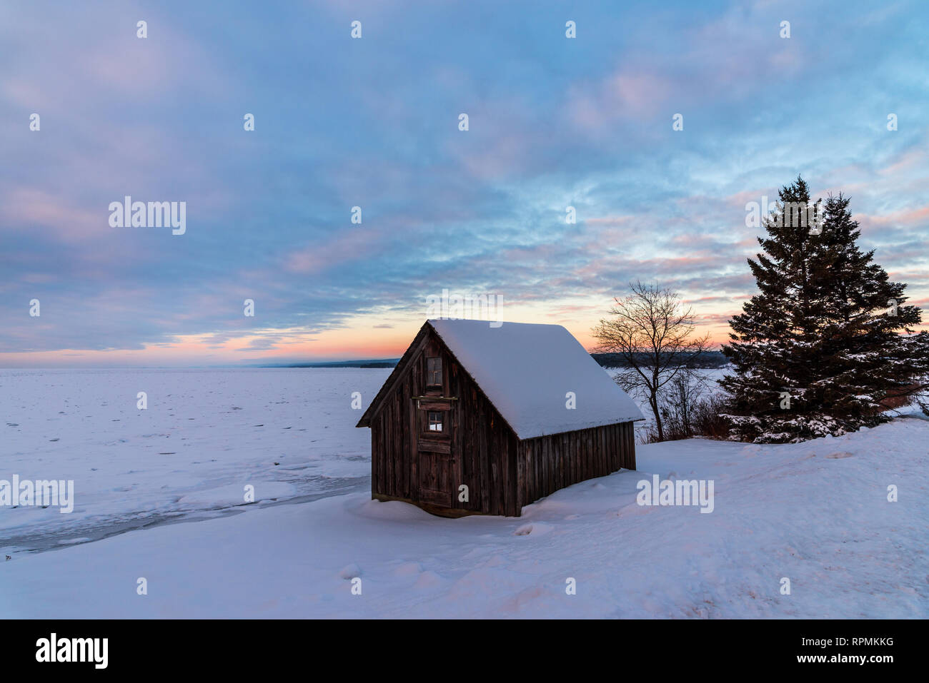 Cabin On Lake Winter High Resolution Stock Photography And Images Alamy