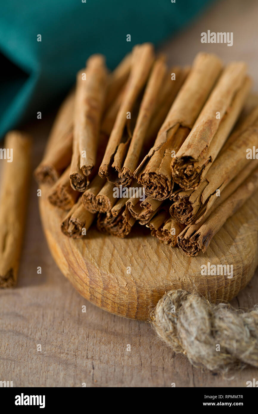 ceylon cinnamon sticks Stock Photo Alamy