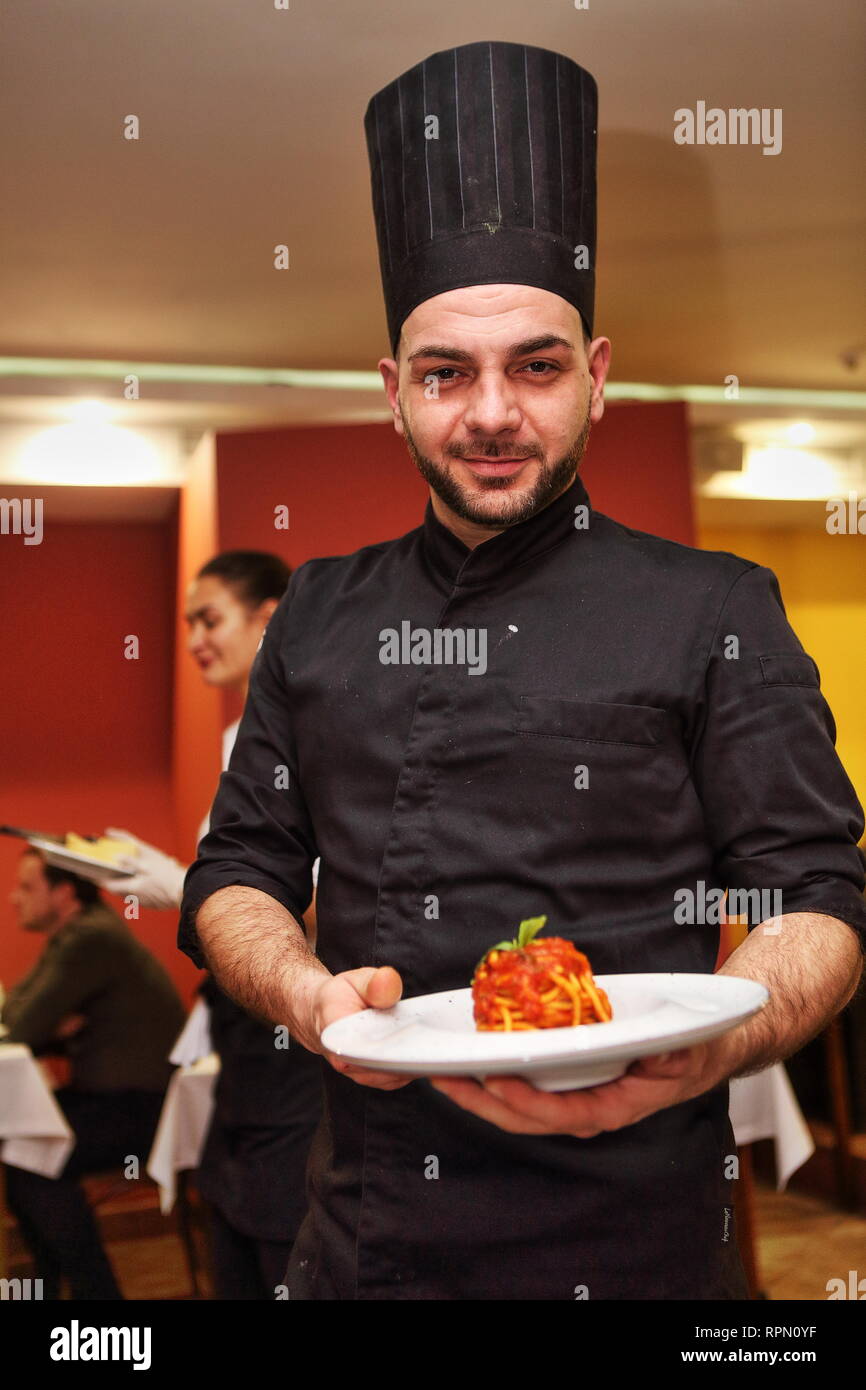 Italian chef Vincenzo de Liso in traditional Neapolitan look in his Via  Napoli restaurant in Kiev decorated in South Italian view w/a plate of  pasta Stock Photo - Alamy