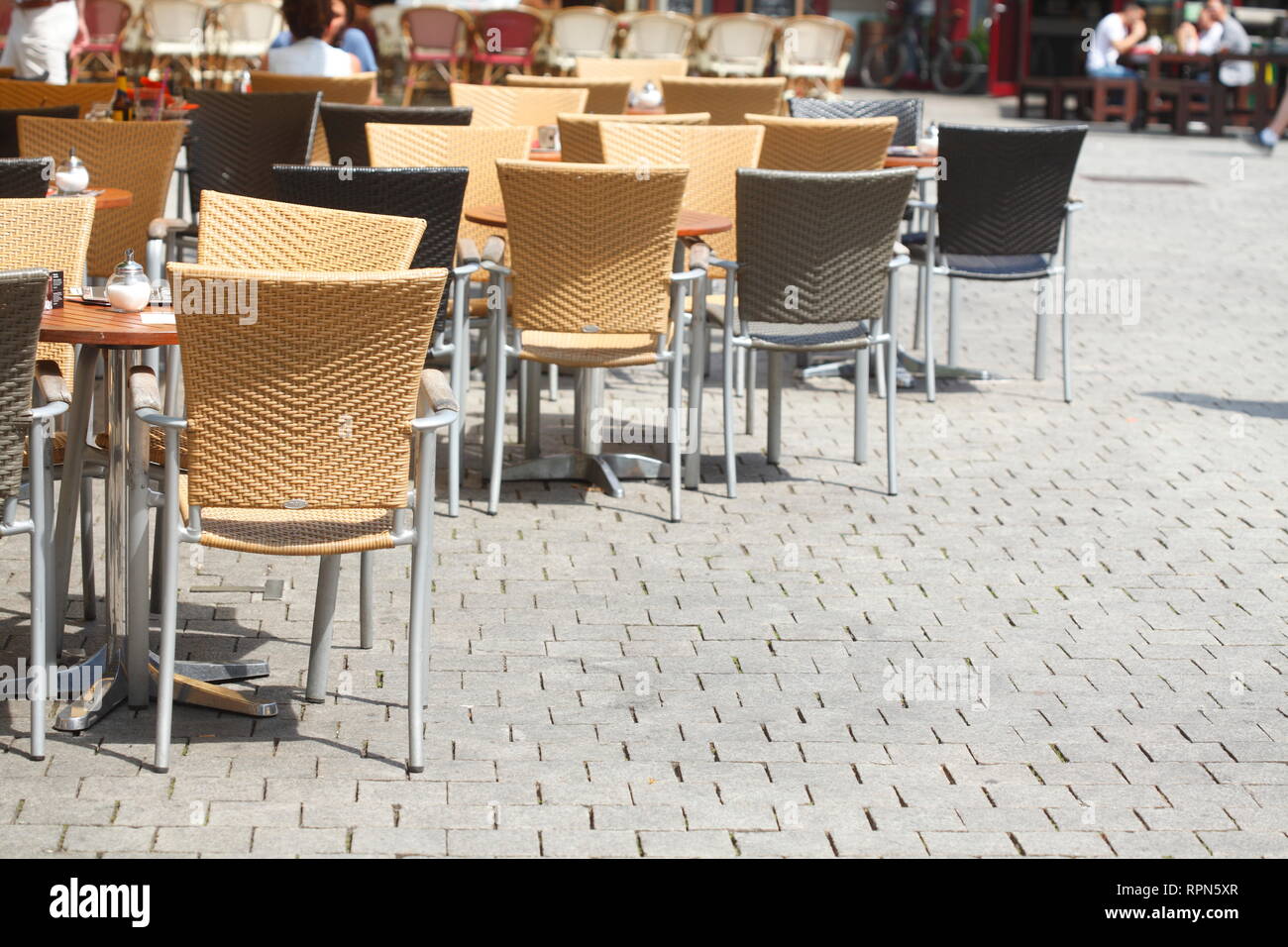 Chairs, outdoor catering at the Bremen market square, Bremen, Germany, Europe I Stühle, Außengastronomie am Bremer Marktplatz , Bremen, Deutschland, E Stock Photo