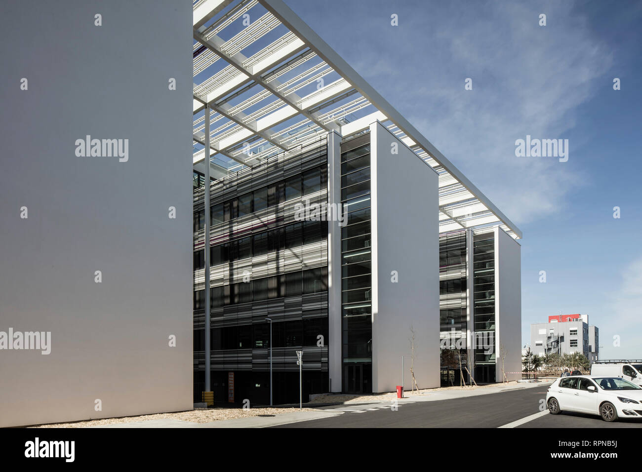 Oblique facade elevation with horizontal roof structure. Research