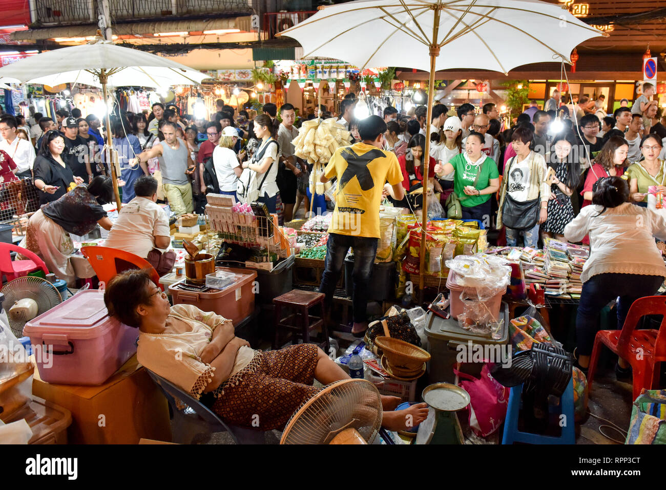 Chiang mai food stalls market busy hi-res stock photography and images ...