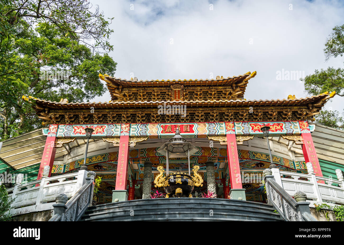 Yuantong Rock Temple in Changshou Park - Taipei, Taiwan Stock Photo