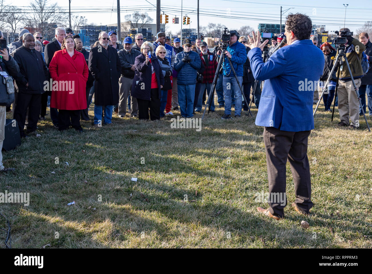 Warren, Michigan, USA. 22nd Feb 2019.  Congressman Andy Levin ()D-Mich) speaks as the United Auto Workers union holds a prayer vigil at General Motors' Warren Transmission plant to protest the planned closure of the facility. GM says it will close five factories in the United States and Canada, putting thousands out of work. Credit: Jim West/Alamy Live News Stock Photo