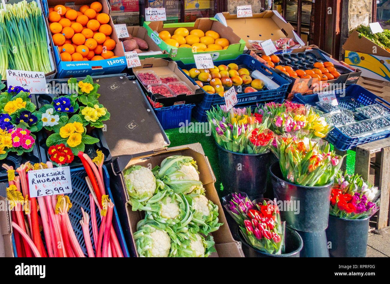 Borough market english apple fruit stall hires stock photography and