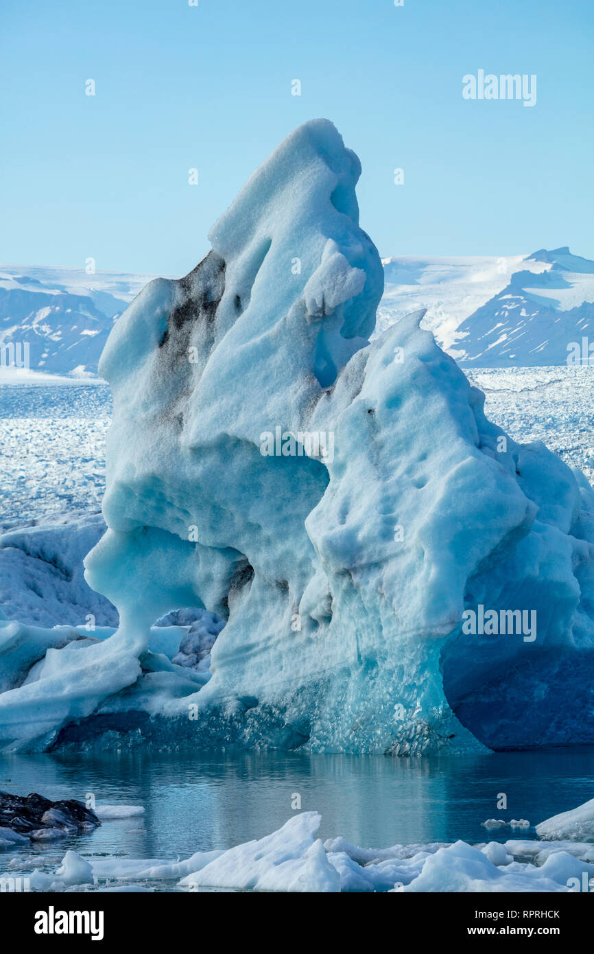 Ice formations in Jokulsarlon glacier lagoon, beneath Breidamerkurjokull glacier. Vatnajokull National Park, Sudhurland, south east Iceland. Stock Photo