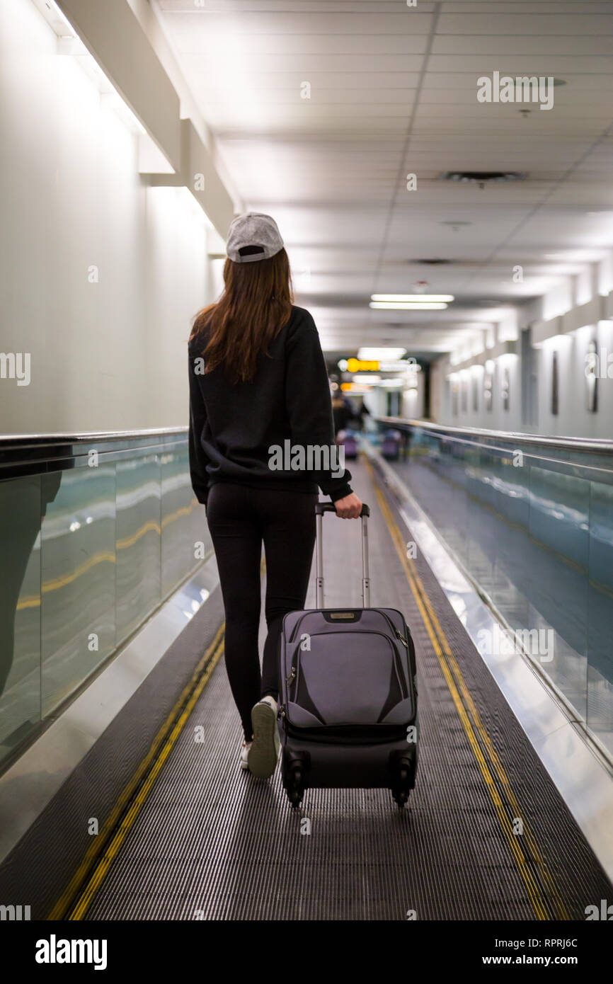 Girl luggage airport hires stock photography and images Alamy