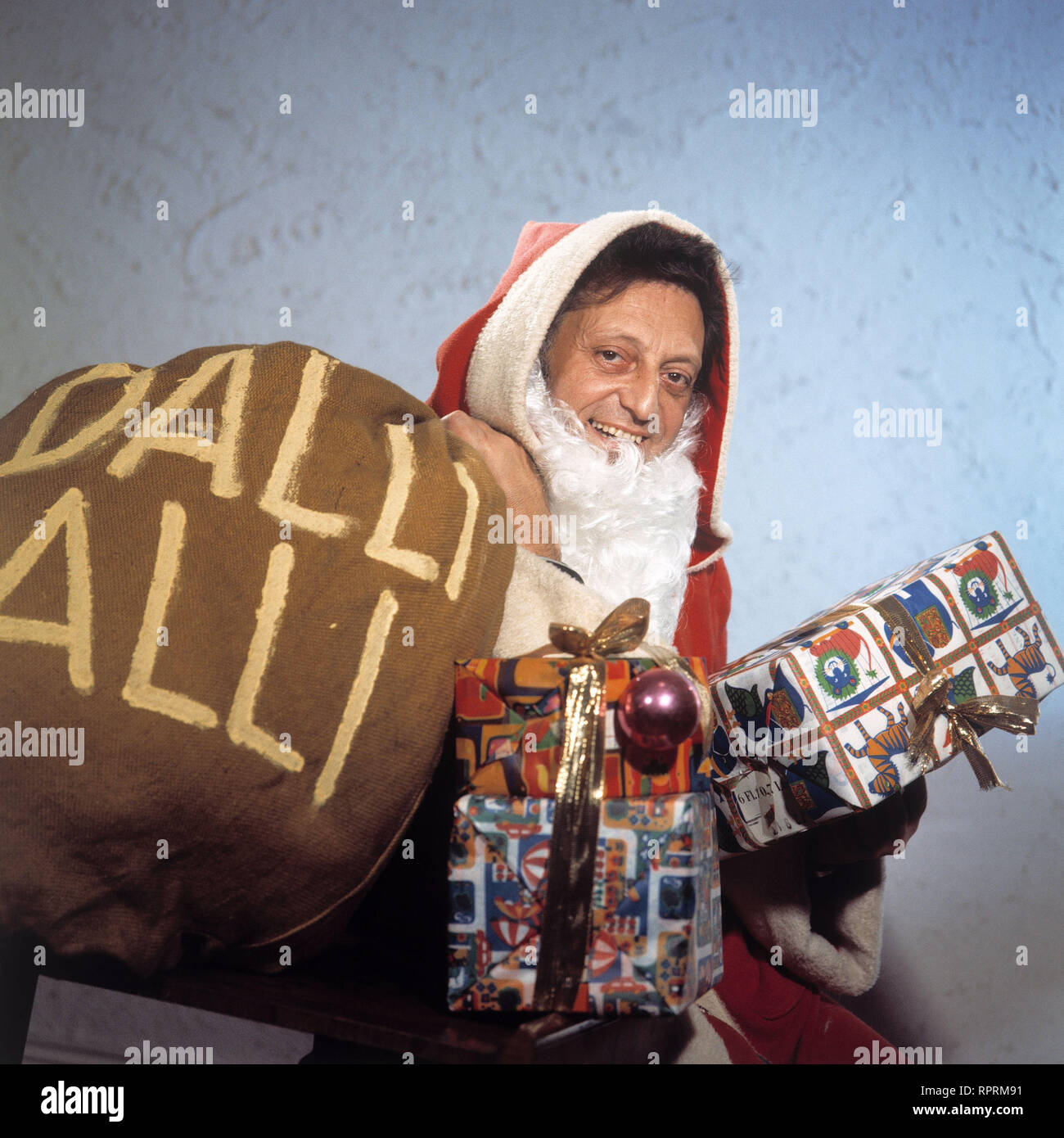 DALLI DALLI / Moderator HANS ROSENTHAL als Weihnachtsmann (5.11.1974) Grimm667 Stock Photo