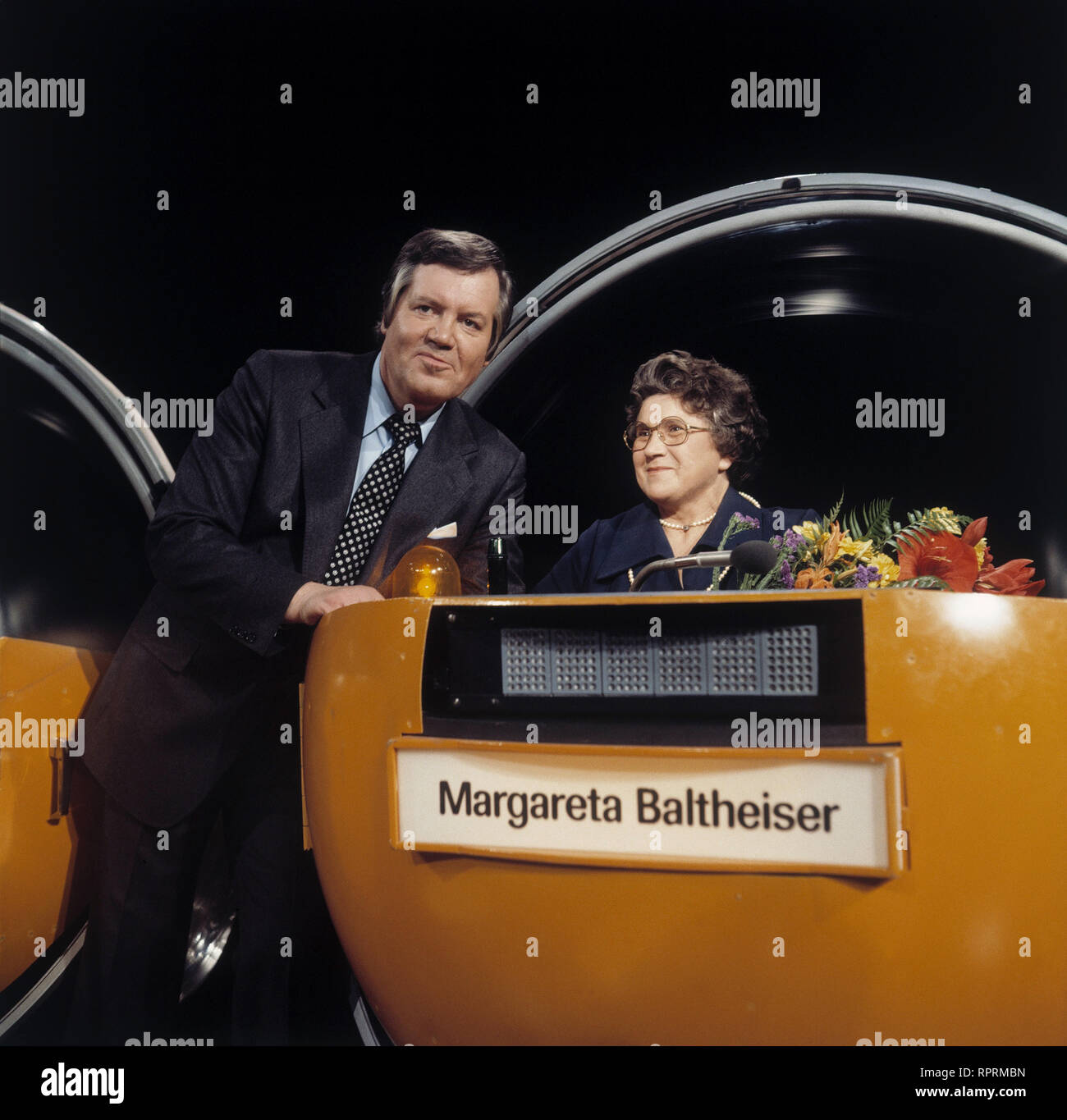 DER GROSSE PREIS WIM THOELKE mit der Kandidatin und Siegerin MARGARETA BALTHEISER, Sendung vom 15.12.1977 Stock Photo
