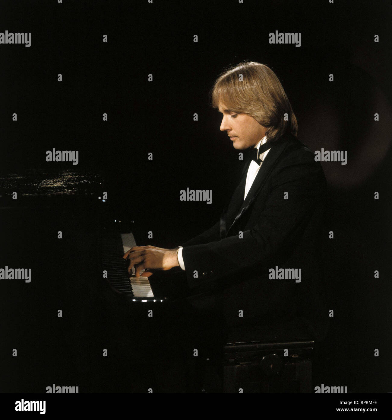 DER GROSSE PREIS RICHARD CLAYDERMANN am Piano in der Sendung vom 17.4.1980 Stock Photo
