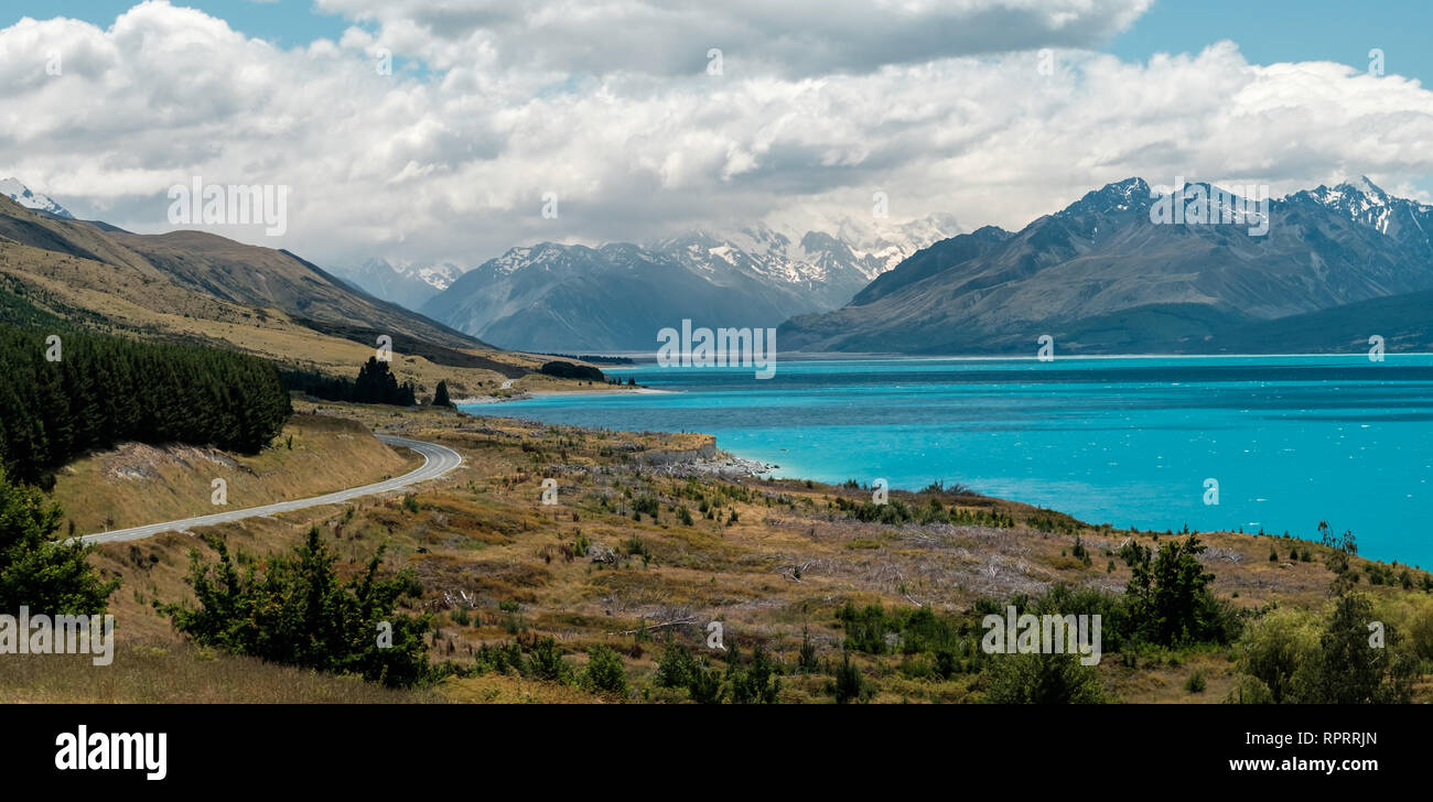 Winding road along beautiful Lake Pukaki in Mount Cook National Park Stock Photo