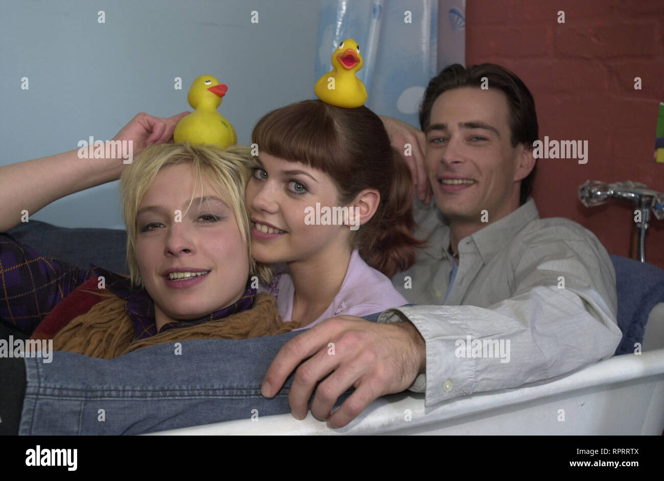 BERLIN, BERLIN / D 2001 / Sven (JAN SOSNIOK), Lolle (FELICITAS WOLL),  Rosalie (SANDRA BORGMANN) / Überschrift: BERLIN, BERLIN / D 2001 Stock  Photo - Alamy