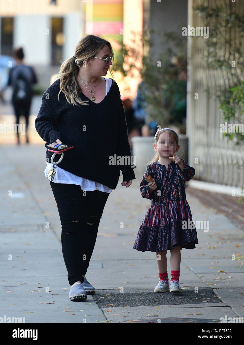 Haylie Duff takes her daughter Ryan out for an ice cream Featuring