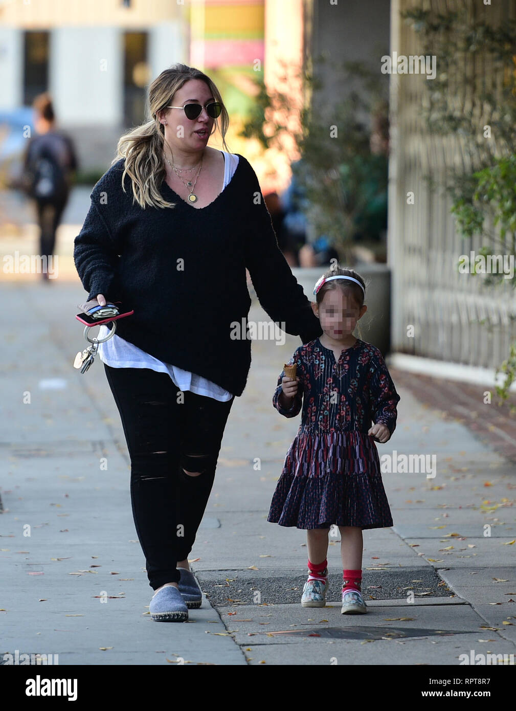Haylie Duff takes her daughter Ryan out for an ice cream Featuring