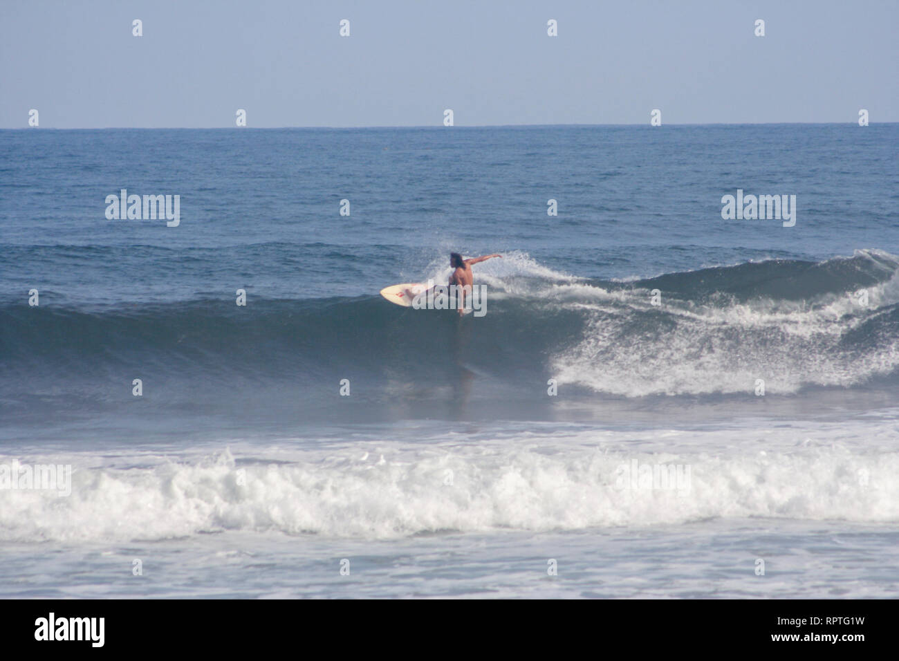 Surfing in El Zonte, La Libertad, El Salvador Stock Photo Alamy