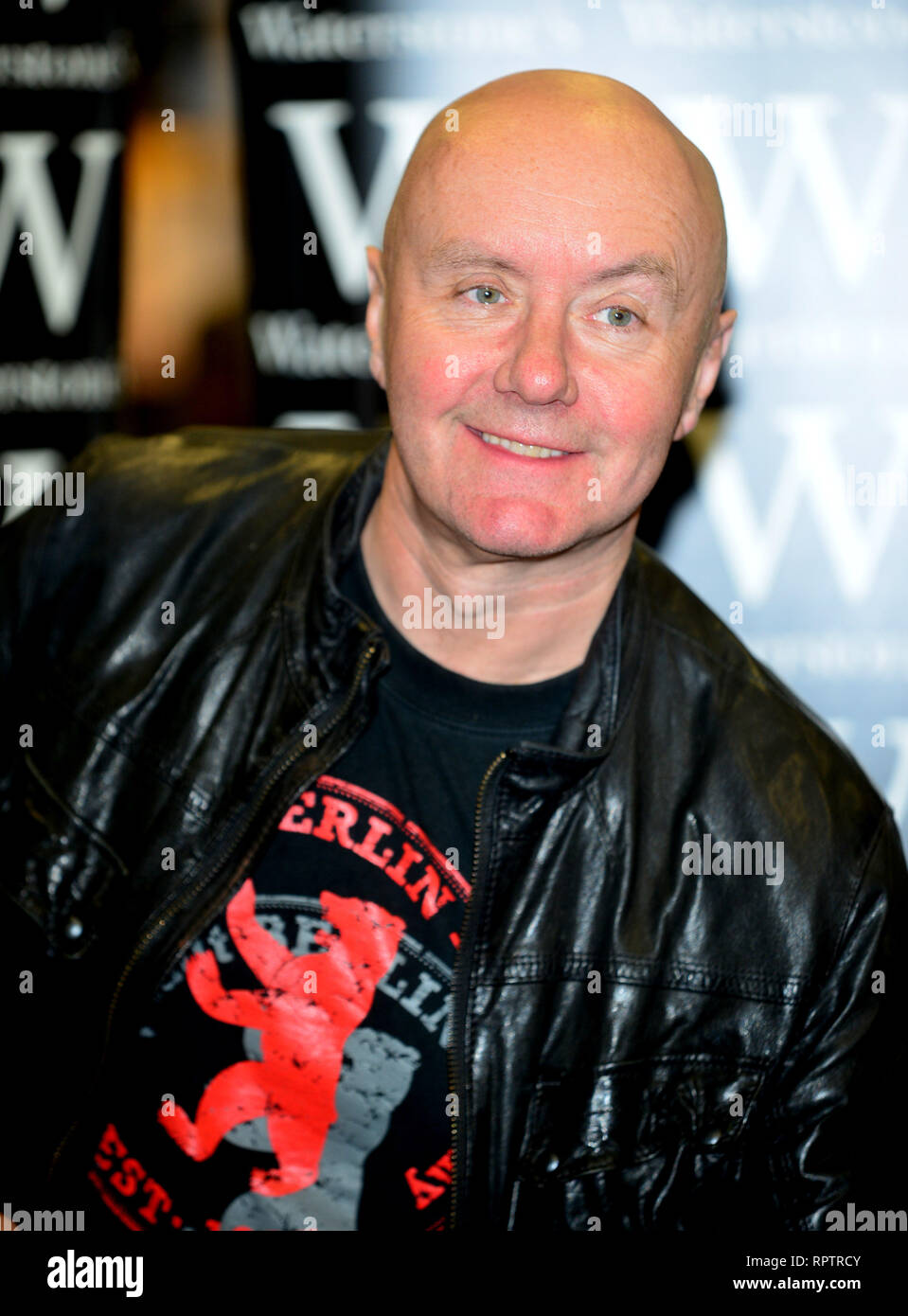 Oic entsimages com irvine welsh book signing at waterstones london wall hires stock photography