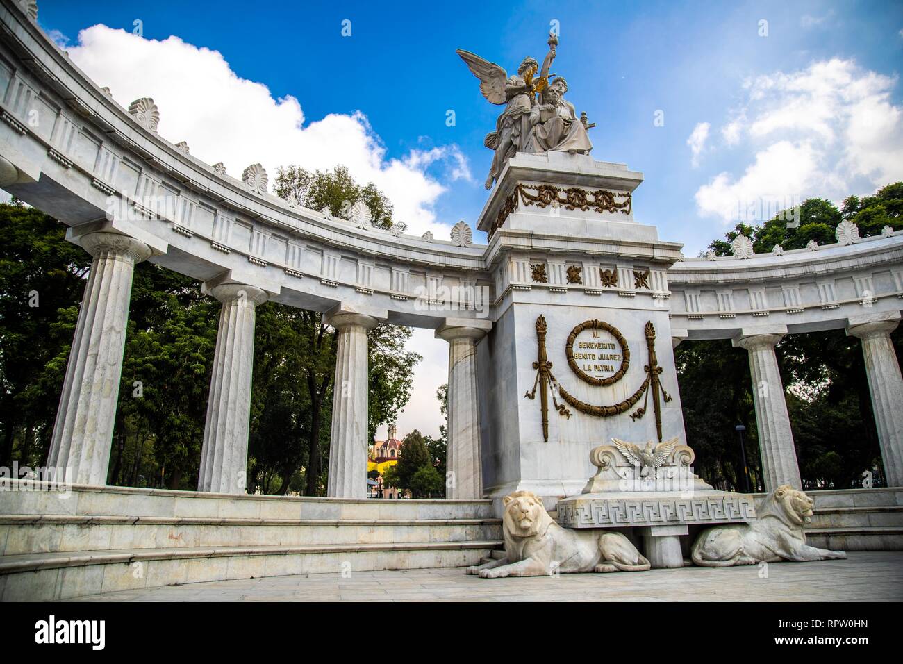 Hemicycle to Juárez, located in the Alameda Central of the Historic Center of Mexico City. Honors former Mexican president Benito Juárez cenotaph. Marble architecture White color. (Photo: Luis Gutierrez / NortePhoto.com)   Hemiciclo a Juárez, ubicado en la Alameda Central del Centro Histórico de la Ciudad de México. Honra al expresidente mexicano Benito Juárez cenotafio. Arquitectura de marmol. color blanco.  (Foto: Luis Gutierrez / NortePhoto.com) Stock Photo