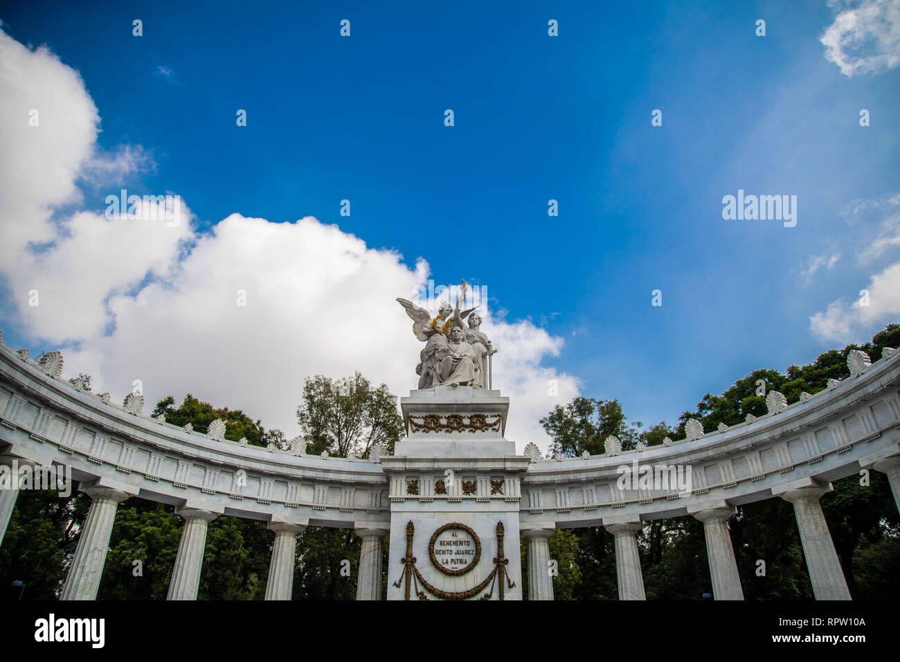 Hemicycle to Juárez, located in the Alameda Central of the Historic Center of Mexico City. Honors former Mexican president Benito Juárez cenotaph. Marble architecture White color. (Photo: Luis Gutierrez / NortePhoto.com)   Hemiciclo a Juárez, ubicado en la Alameda Central del Centro Histórico de la Ciudad de México. Honra al expresidente mexicano Benito Juárez cenotafio. Arquitectura de marmol. color blanco.  (Foto: Luis Gutierrez / NortePhoto.com) Stock Photo