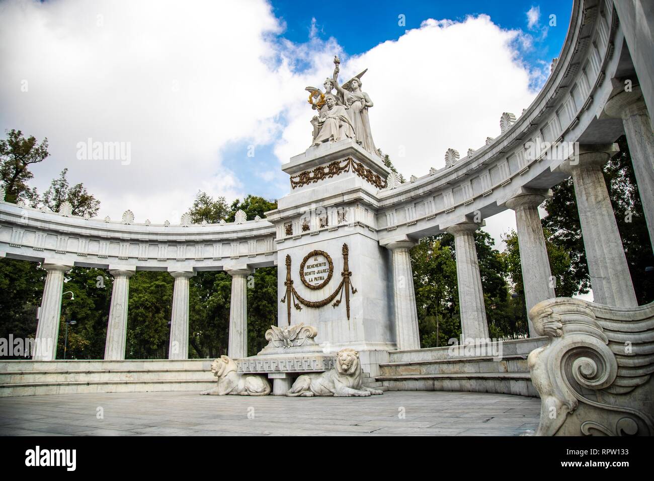 Hemicycle to Juárez, located in the Alameda Central of the Historic Center of Mexico City. Honors former Mexican president Benito Juárez cenotaph. Marble architecture White color. (Photo: Luis Gutierrez / NortePhoto.com)   Hemiciclo a Juárez, ubicado en la Alameda Central del Centro Histórico de la Ciudad de México. Honra al expresidente mexicano Benito Juárez cenotafio. Arquitectura de marmol. color blanco.  (Foto: Luis Gutierrez / NortePhoto.com) Stock Photo