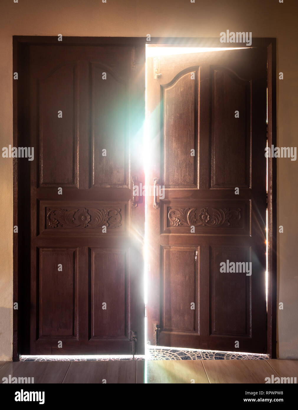 Open door light concept Stock Photo - Alamy