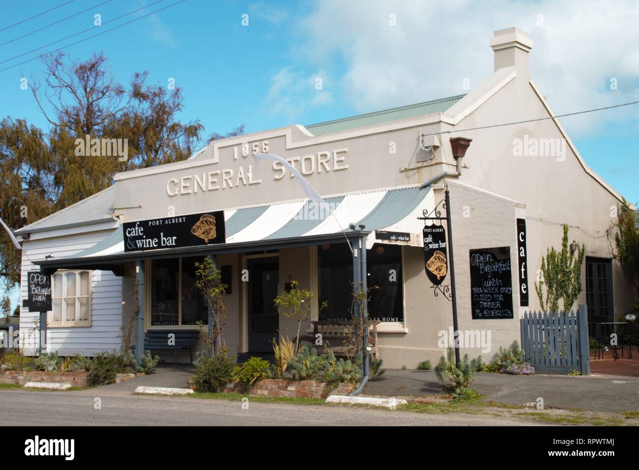 Village store in Australian outback public romantic Stock Photo Alamy