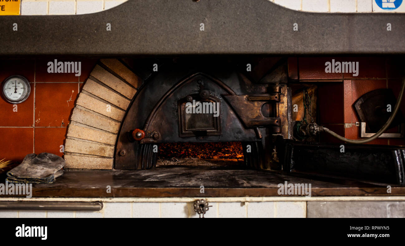 Antique oven hires stock photography and images Alamy